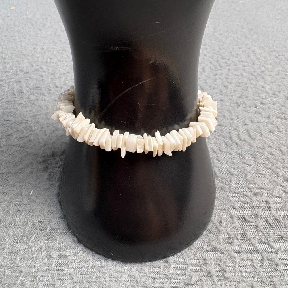 Vintage White Puka Shell Chip Bracelet Natural Beach Boho Barrel Clasp 7.25in
